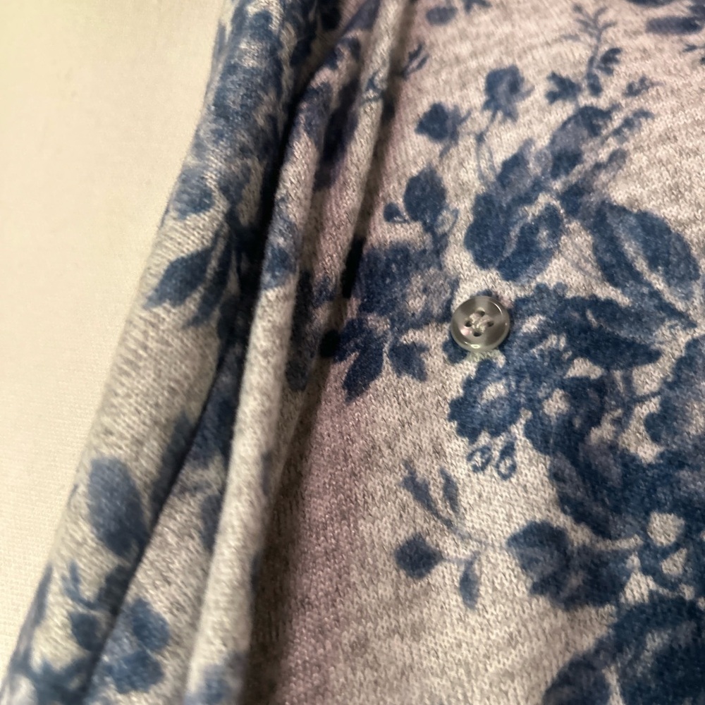👩🏽‍🍼BEST NURSING SWEATER EVER. Size M Jessica Simpson. Multiple ways to wear. - Picture 14 of 15